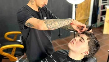 Barber Cass - 33000 Treinta Y Tres Barber Cass - 33000 Treinta Y Tres