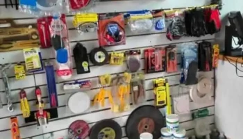 Barraca y Ferretería El Constructor - Julio Herrera Y Obes Esq