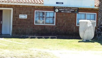 Biblioteca Juana de América y Centro de Inclusión Digital - La Floresta Biblioteca Juana de América y Centro de Inclusión Digital - La Floresta