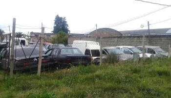 Desarmadero y Depósito 27 S.r.l - 15500 Barros Blancos Desarmadero y Depósito 27 S.r.l - 15500 Barros Blancos