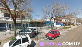 Instituto Summit, Inglés, Informática, Matemática y Física - Montevideo