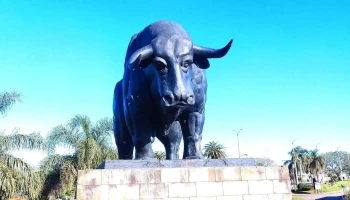 Monumento al Toro - 45100 Paso De Los Toros