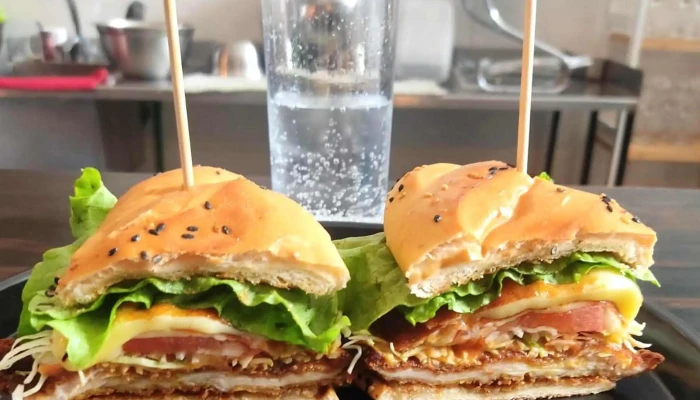 284 Burger House Ciudad Vieja:  Comentario 1 - Hamburguesería