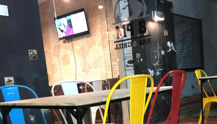 8pm Bar Grill Comentarios - Guichón