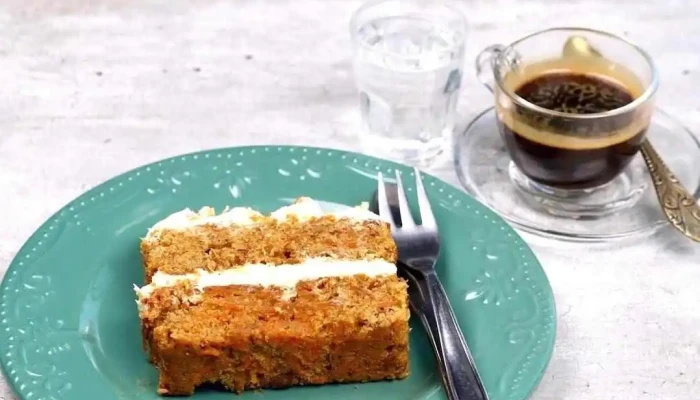 A Brillar Cafe:  Pastel De Zanahoria - Cafetería