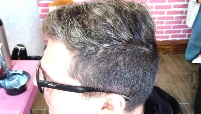 A y V Peluqueria - 94000 Florida