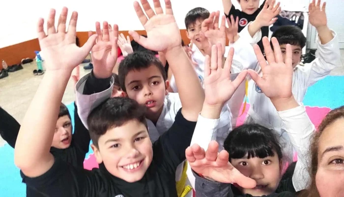 Academia Ri -  Gam Taekwon Do Estudiante - Montevideo