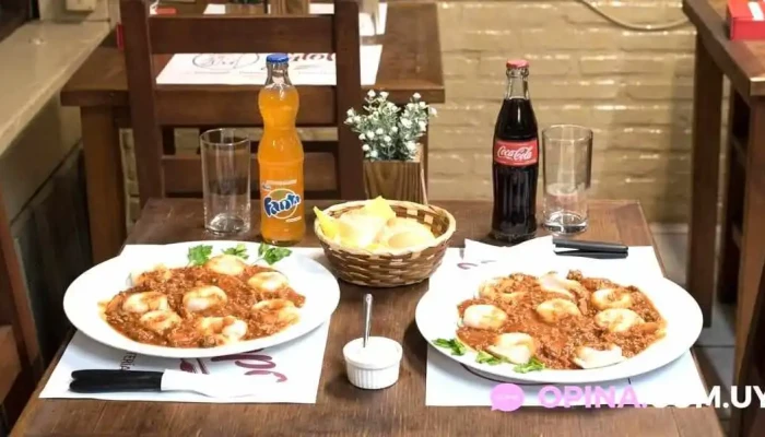 Al Galope:  Comidas Y Bebidas - Restaurante