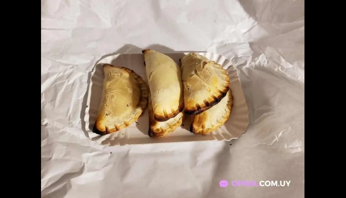 Al Toque Empanadas:  Comida Y Bebida