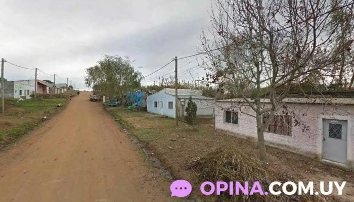 Almacén y regalería - 37000 Melo