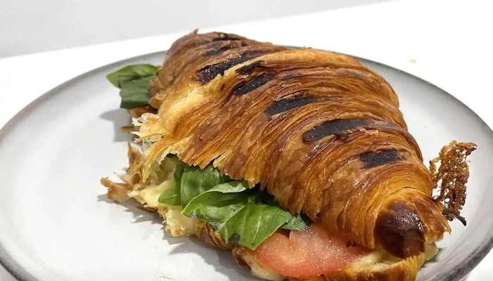 Antojos Cafe Croissant - Montevideo