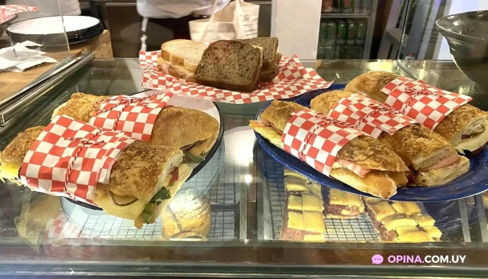 Atipico Comidas Y Bebidas - Cafetería