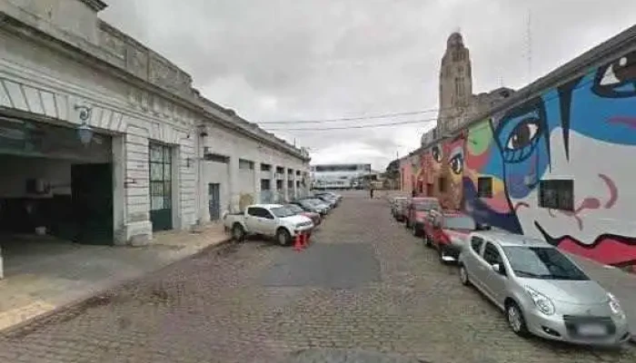 Auto:  Street View Y 360 - Cafetería