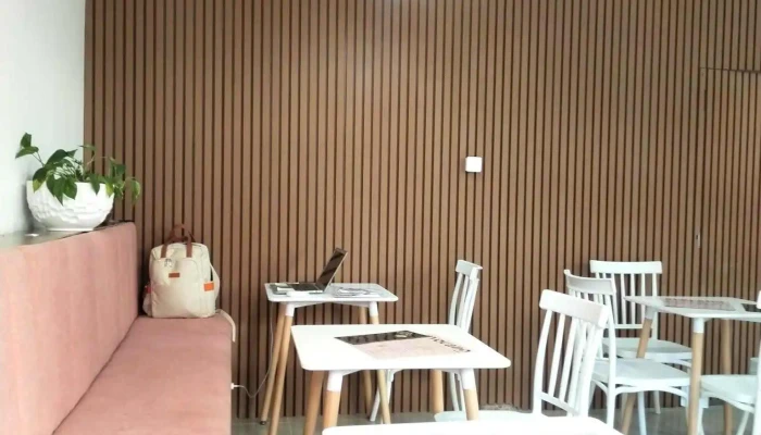 Avocado:  Ambiente - Cafetería