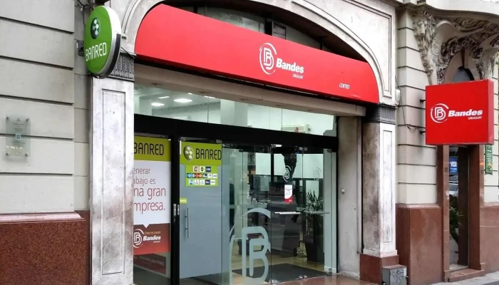 Banco Bandes -  Exterior - Montevideo