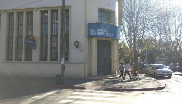 Banco República - 90200 Las Piedras
