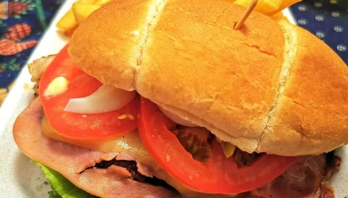 Bar Sporting:  Sandwich De Pollo - Bar