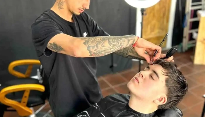 Barber Cass - 33000 Treinta Y Tres