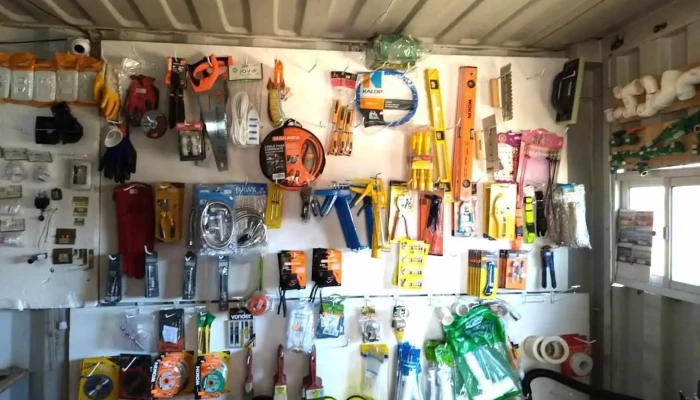 Barraca y Ferretería Jr - Barros Blancos