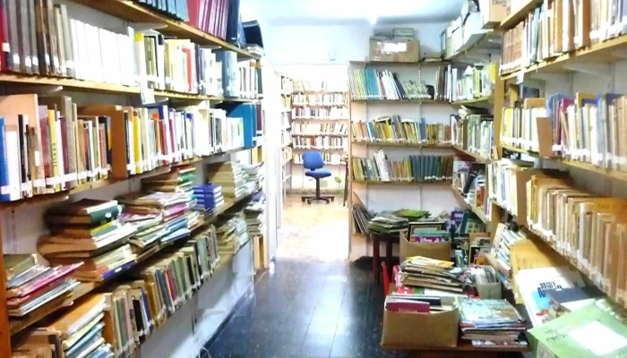 Biblioteca Juana De America Y Centro De Inclusion Digital Estante - La Floresta