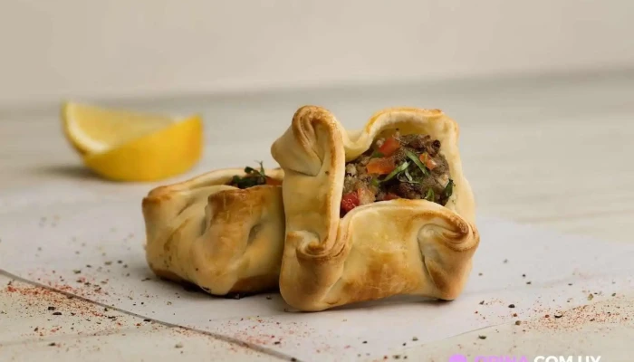 Bocatti Empanadas:  Comida Y Bebida