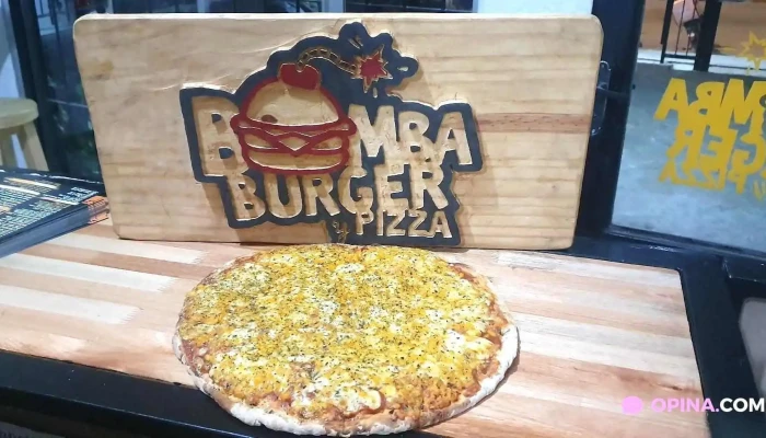 Bomba Burger Punta De Manga:  Comidas Y Bebidas - Restaurante