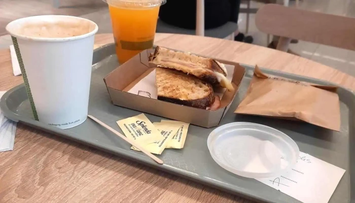 Brava Aeropuerto De Carrasco:  Comidas Y Bebidas