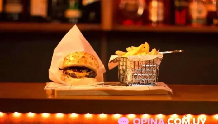 Brixton Bar:  Comidas Y Bebidas - Bar