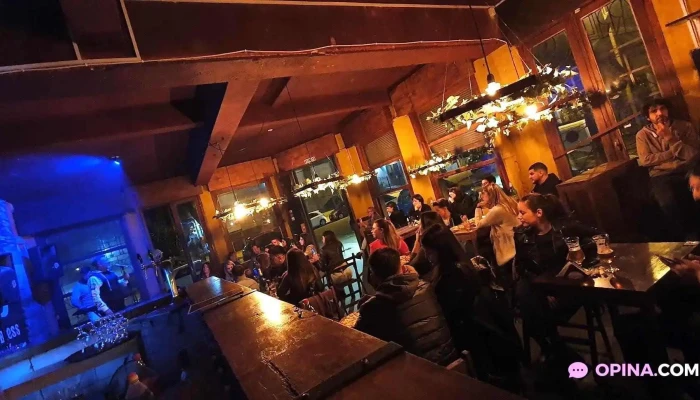 Bruna Resto Pub And Music:  Todo - Pub restaurante