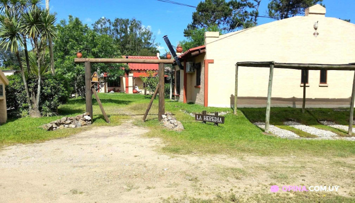 Bungalows La Heredia:  Exterior - Hotel