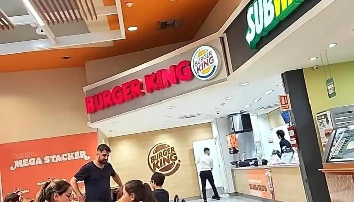 Burger King:  Ambiente - Restaurante de comida rápida