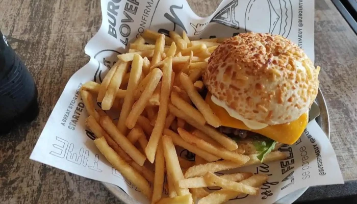 Burger Time En Mercado Arocena:  Carrasco Hamburguesa