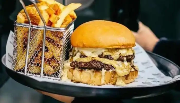 Burger Time En Mercado Arocena:  Carrasco Papas Fritas