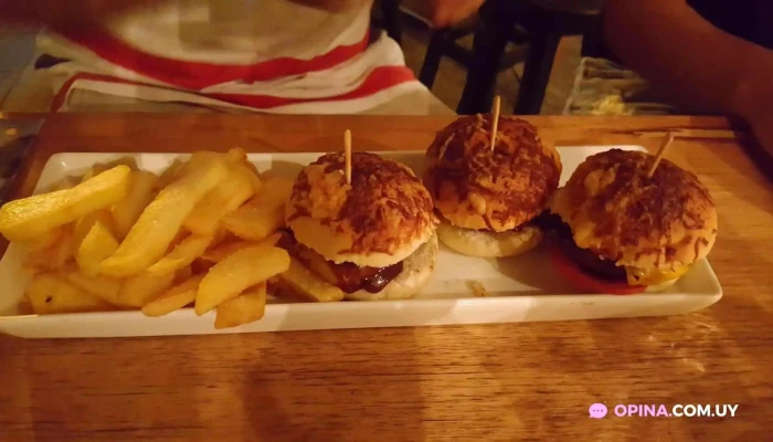 Burgers Pocitos:  Papas Fritas - Hamburguesería