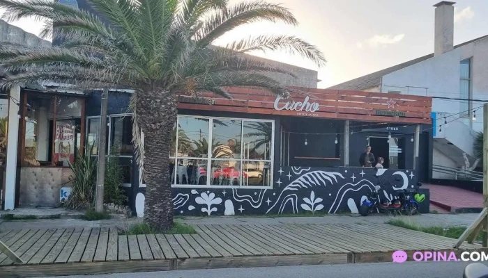 Cacho Burgers:  La Paloma