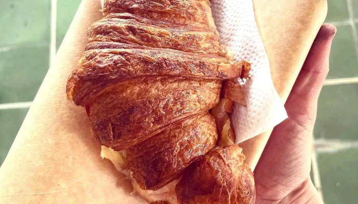 Cafe Guasu Croissant