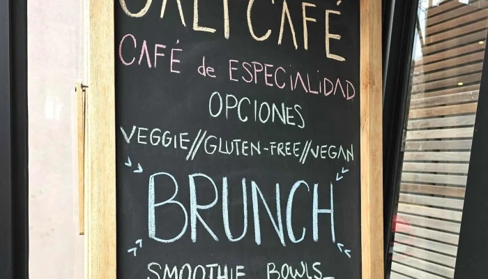 Cali Cafe:  Comentario 7 - Cafetería