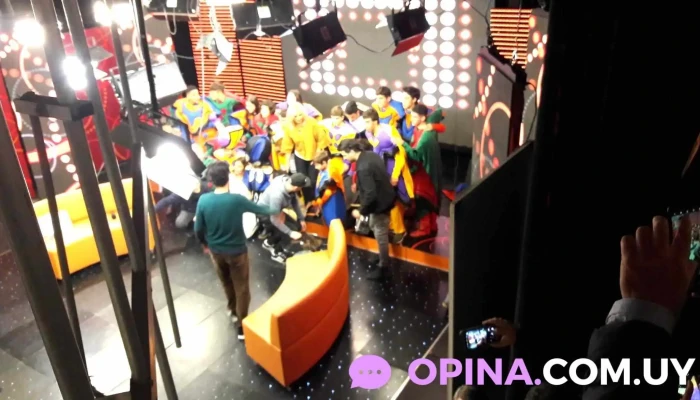 Canal Av Cerca De Mi - Montevideo