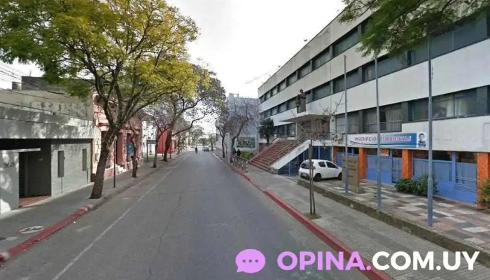 Centro de Lenguas Extranjeras - Salto