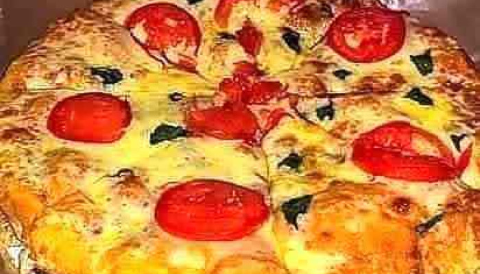 Chelo Pizzas:  Comida Y Bebida