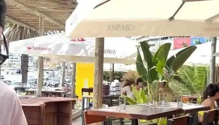 Chivipizza Puerto De Punta Del Este:  Videos