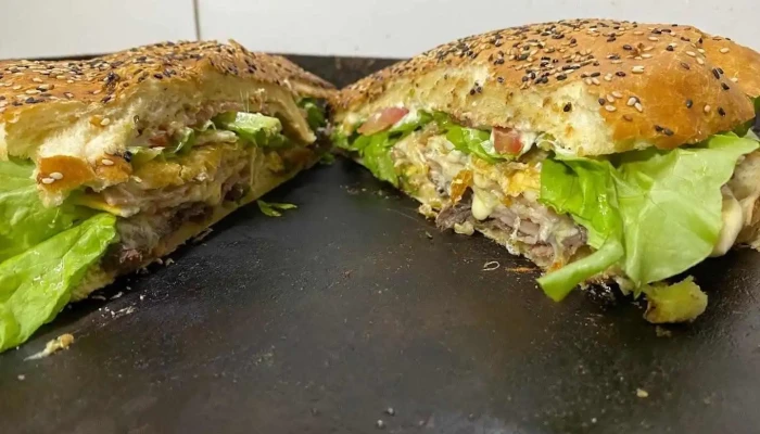 Chiviteria La Isla:  Hamburguesa - Restaurante