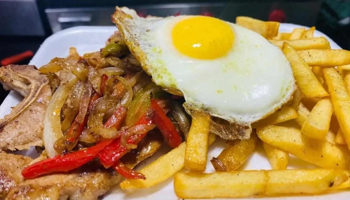 Chiviteria La Isla:  Papas Fritas - Restaurante