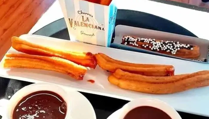 Churros La Valenciana:  Comidas Y Bebidas - Churrería