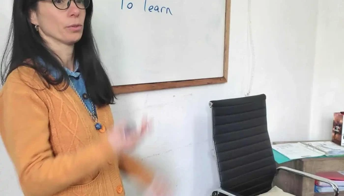 Clases De Ingles Con Cecilia Borjas Del Propietario - Minas