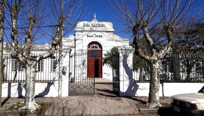 Colegio De Las Hermanas (Casa Salesiana Jan Jose) - Juan L. Lacaze