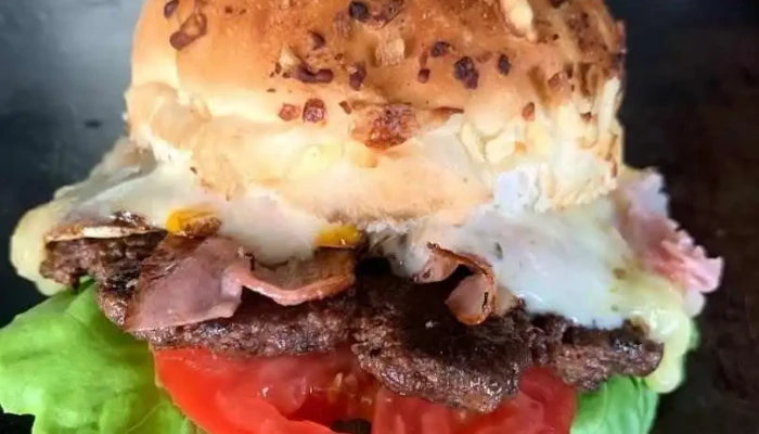 Crustaceo Burger:  Comida Y Bebida