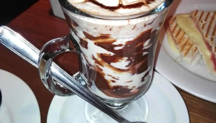 Dakota:  Capuchino - Restaurante americano