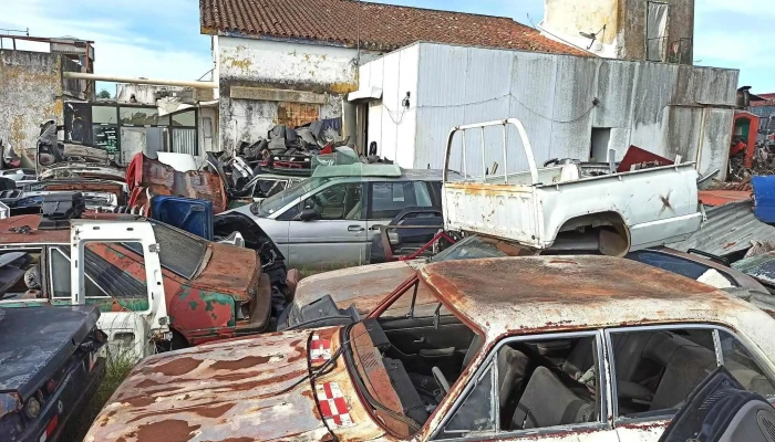 Desarmadero autopartes R8 Monarca - 15500 Barros Blancos