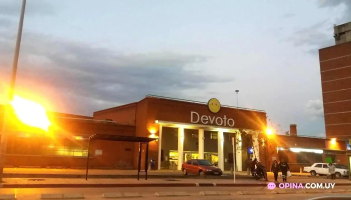 Devoto San Quintin Estacionamiento - Supermercado